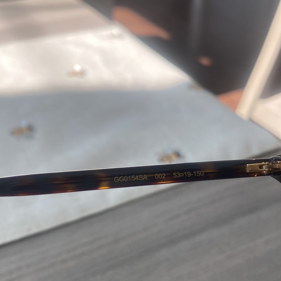 Women’s Gucci Sunglasses - Picture 6 of 7